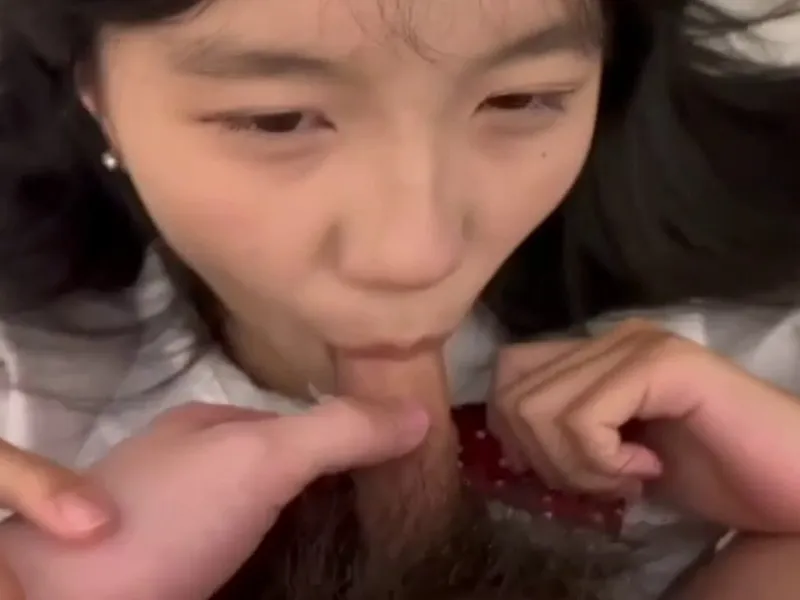 Em loli dễ thương mút cục thịt biến em thành con em đĩ dâm dục p2